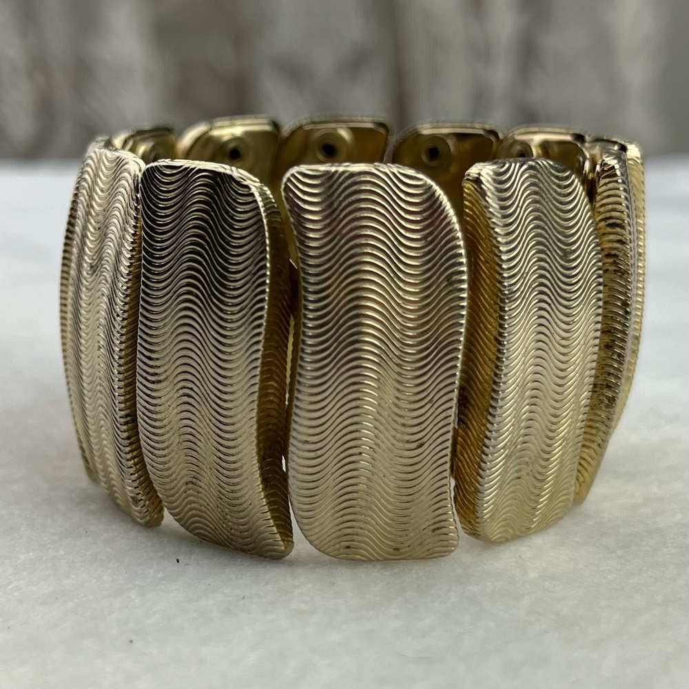 Vintage Signed CORO Gold Tone Panels Wide Wave Textured Expansion Bracelet Cuff